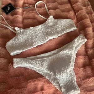  - säljer denna super fina vita bikini från zaful (då jag insåg att jag har en precis likadan). Köpte den för 140kr + 107kr import tull. (Bjuder på frakt)