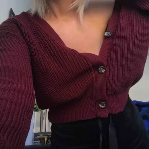  - Säljer en söt kofta ifrån lager 157, aldrig använd då det inte är något jag passar i!! Superfint skick. Frakt 69kr står köpare för, pris kan diskuteras. 