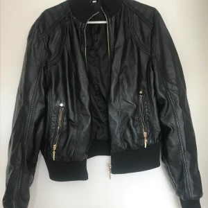 Leather jacket - Fake leather jacket. Small fit with gold zipper