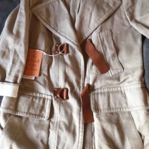 Louis vuitton jacka.  - Super fint skick. Äktighets bevis medföljer. Inga fläckar eller dylikt. 