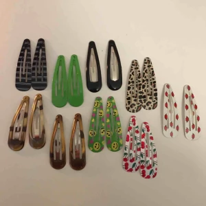  - Fina hårspännen med olika motiv! 10kr paret, köparen pröjsar för frakt:)