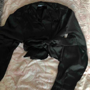  - Snygg silkeströja, från Linn Ahlborgs kollektion 🌟 Frakt: 22kr 📦