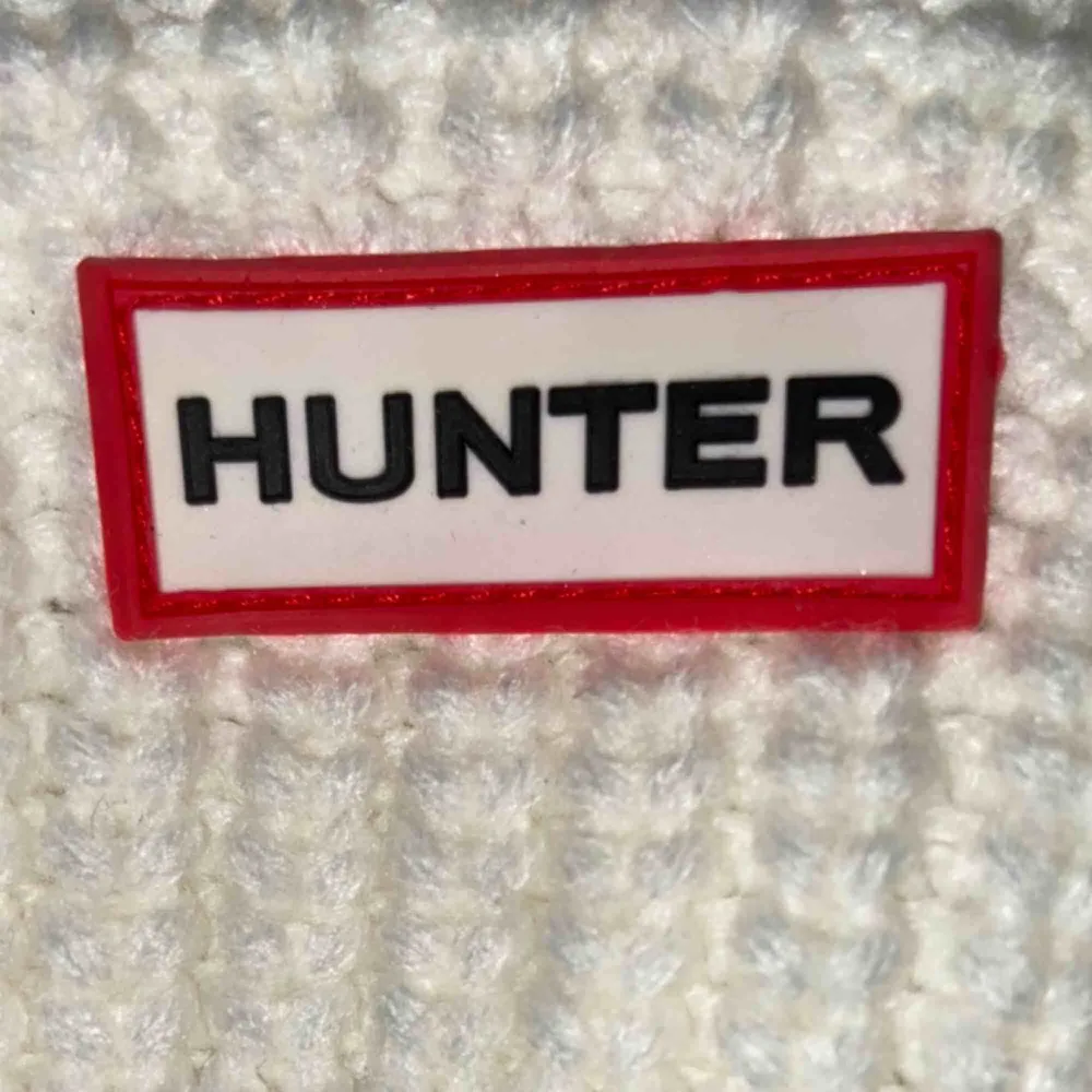Säljer mina stickade Hunter strumpor! Använda endast en gång. Nypris 550 kr<33. Övrigt.