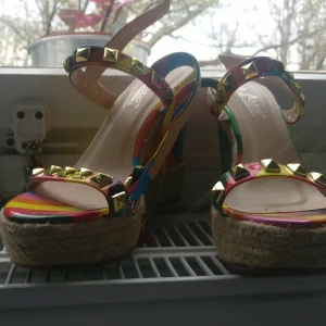 KS - Oanvända snygga klackar i storlek 38