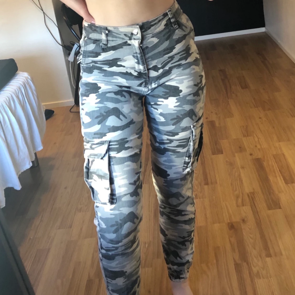  gröna och beige cargobyxor 