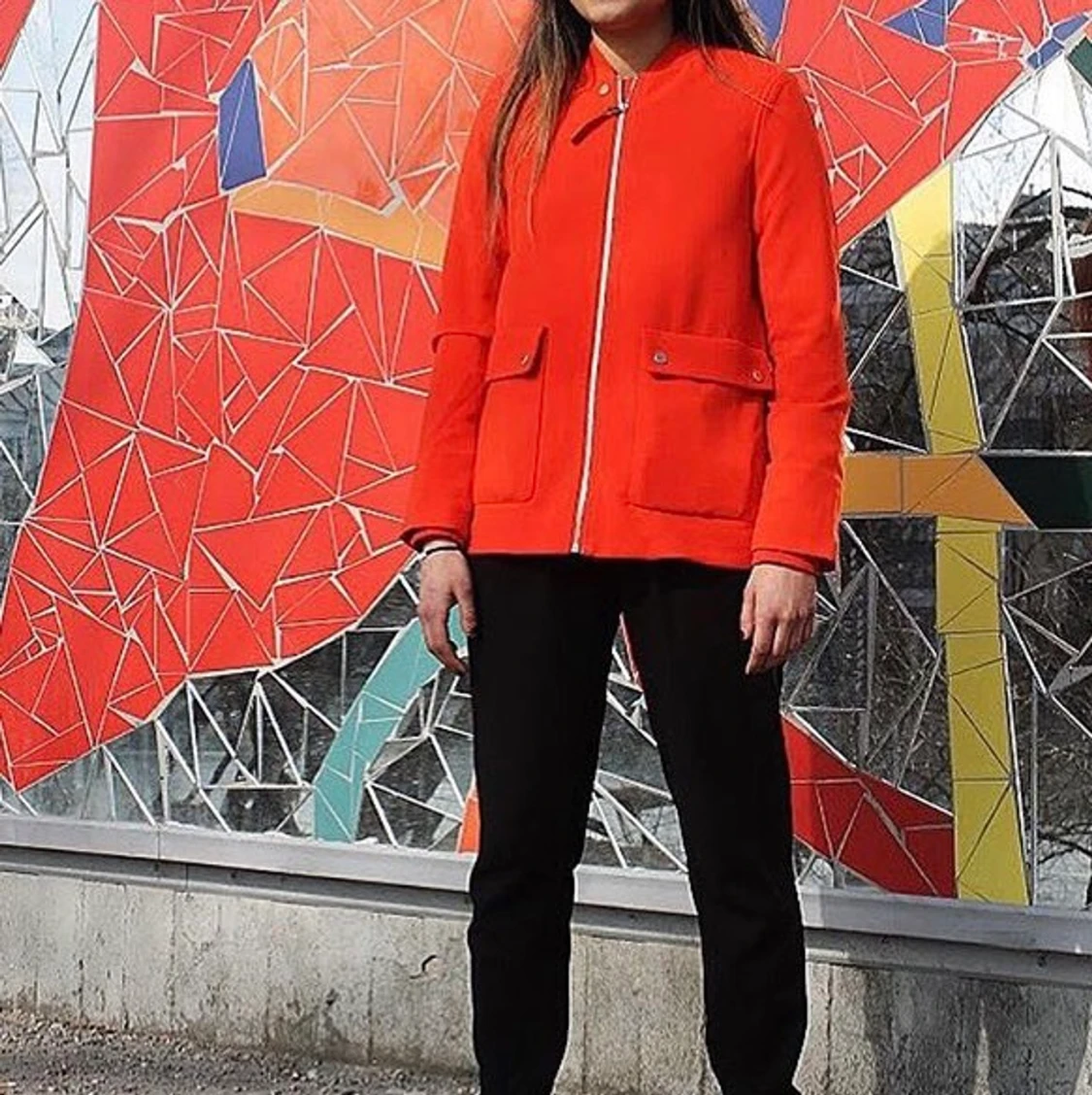 Röd Jacka, guldiga detaljer. Storlek XS  - 90