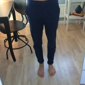  - Chinos från H&M använda ett par gånger, bra skick! Väldigt stretchiga
