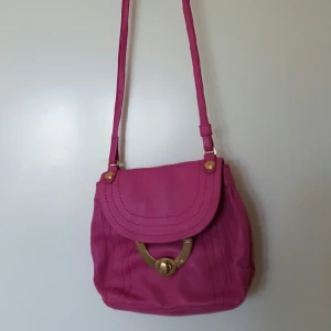  - Läderväska i fint skick. 
