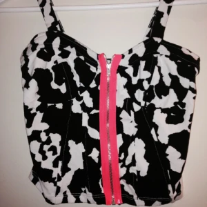  - Magtröja från Gina Tricot 