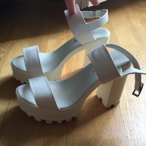  - HELT OANVÄNDA! Från Nelly.se Butikspris 499:-