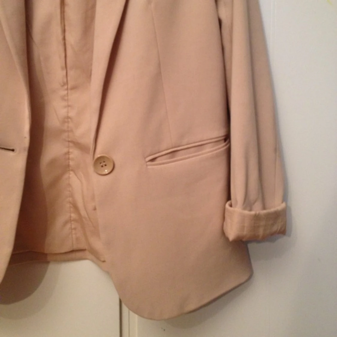 Beige kavaj från H&M Divided. Använd ett fåtal gånger! - 1381237218