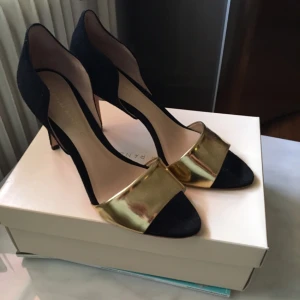  - Never worn super nice shoes from Randal Loeffler. Buying price 3000 Jr.