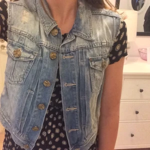  - Oanvänd jeansväst