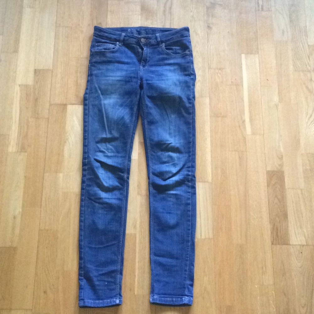 Mörkblå jeans från Cubus modell | Plick Second Hand