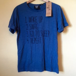  - Never used, pricetag is still on. Kinda funny shirt in my opinion. Bought at Junkyard.