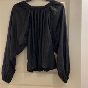Offshoulder str s - Svart str s