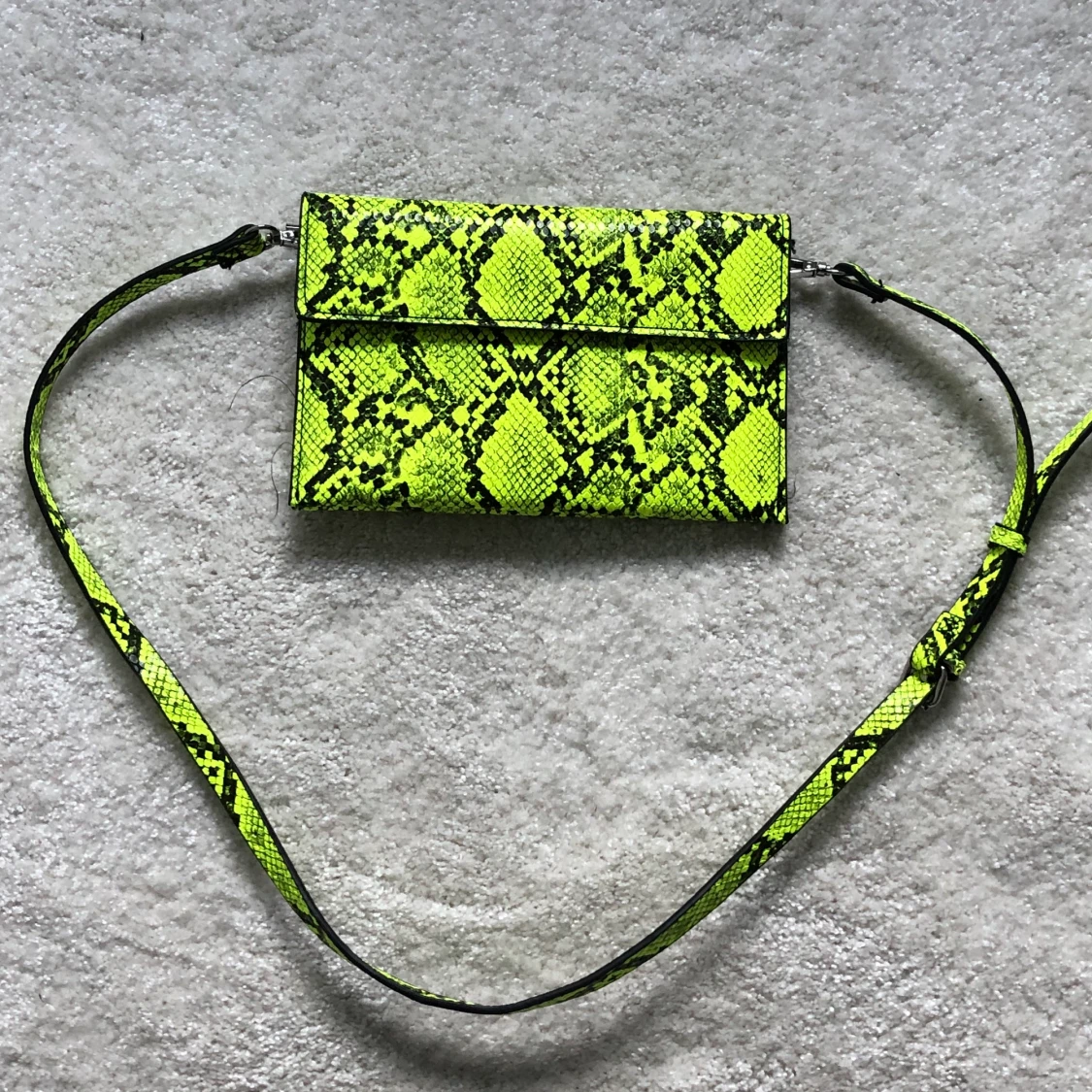 Neonfärgad väska - 90