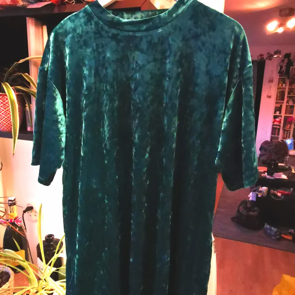 🦚 Velvet dress, lovely teal green colour! 🦚 Slouchy/oversized fit, size M. Barely worn/new. Got Christmas written all over it 🎄. Klänningar.