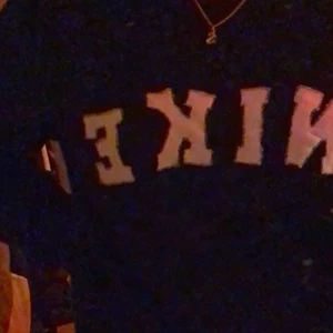 ball nike sweatshirt  - as ball nike sweatshirt, sydd själv. Buda från 70 kr köpare står för frakten,dm för fler bilder