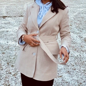 Höst jacka från GinaTricot - Denna jacka/kappa köpte jag från GinaTricot. Det är storlek  38 (M). Har använt 2 gånger sen jag köpte den.