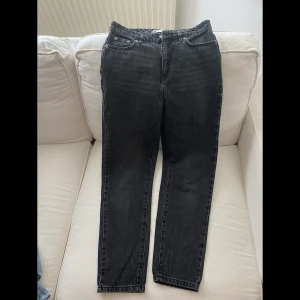Svarta jeans  - Momjeans storlek 38