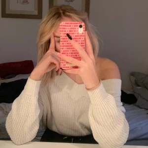 Stickad tröja - Säljer min stickade tröja från NA-KD, nästintill oanvänd säljer för att jag inte använder den