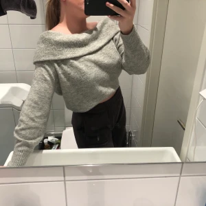 H&M  - Jättehärlig höst tröja som tyvär aldrig kommer till användning, storlek xs men passar även storlekar upp till M/L