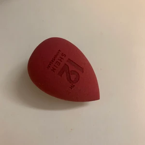 Beauty blender - SHEIN - 10kr - Säljer en oanvänd beauty blender från shein för 10 kr + frakt. 