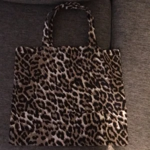 Leopard print tote bag - Never used, 50 kr + shipping 💞
