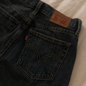 Levis kjol - Superfin kjol, använd en gång! Köpt för 599kr och passar xs-s🤍