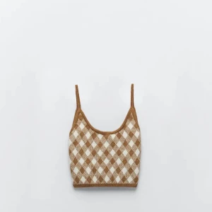 Rutig beige top  - Top från zara, kommer aldrig till andvändning💞 för frågor kom priv 