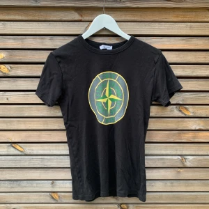 Stone Island T-shirt - Kan mötas i Stockholm annars skickas den med spårbar frakt (63kr). 