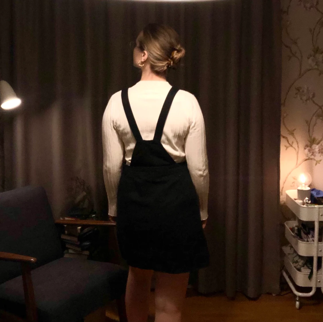 Svart hängselklänning - 91