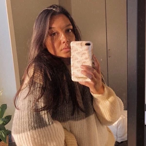 NAKD stickat - En stickad oversize tröja (supermjuk och skön) 