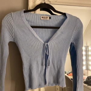 Knytkofta - Fin knytkofta från Madlady. Aldrig använd så i nyskick. Möts upp i Göteborg, annars tillkommer frakt på 44 kr! :)