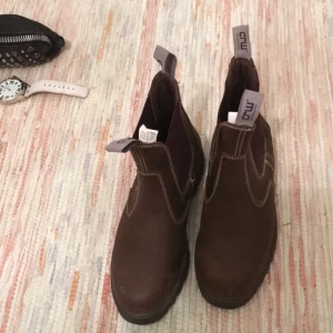 CRW ridskola storlek 39 - Ett par nästan nya riskor från Country & ridning Wear bruna använda endast 2 gånger.