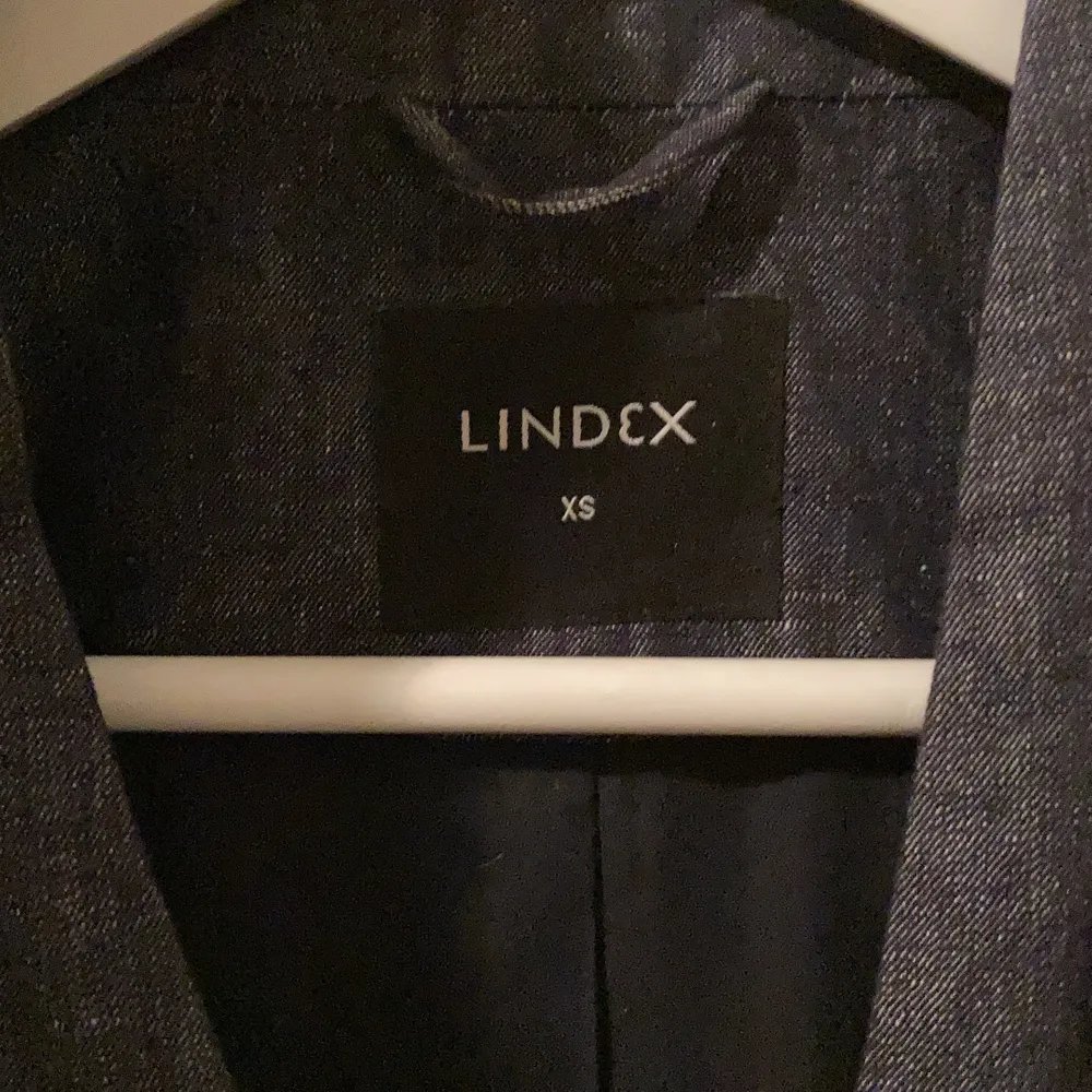 Mjuk och skön denimkappa från Lindex. Sparsamt använd, passar dig som bär XS/S . Jackor.