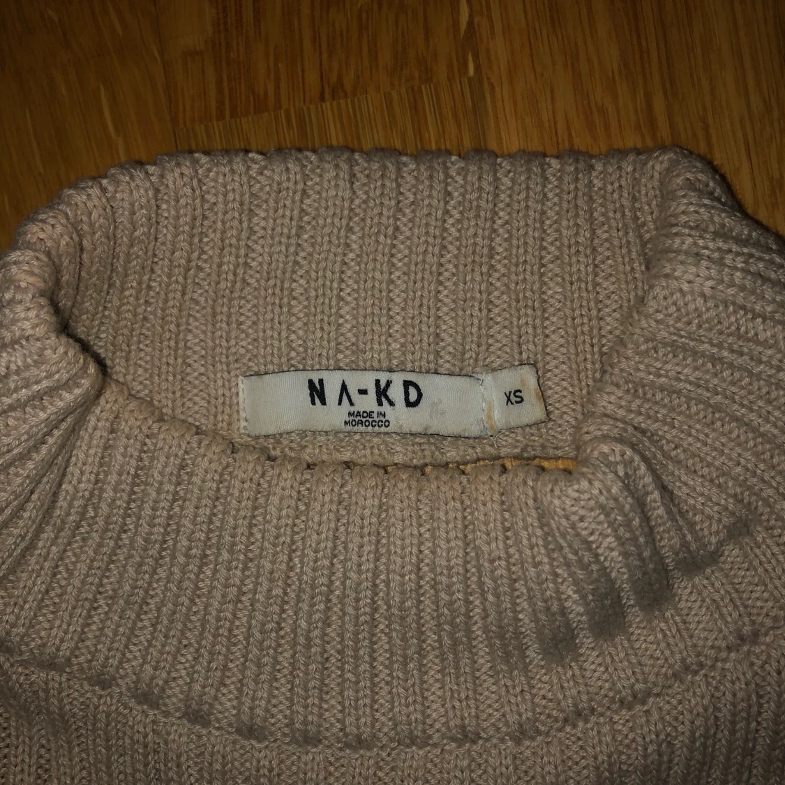 Stickad tröja med öppen rygg Stl XS - 91