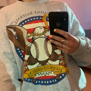 VINTAGE VINTAGE  - köpt vintage, använd 2 gånger. Oversized, storlek S/M.