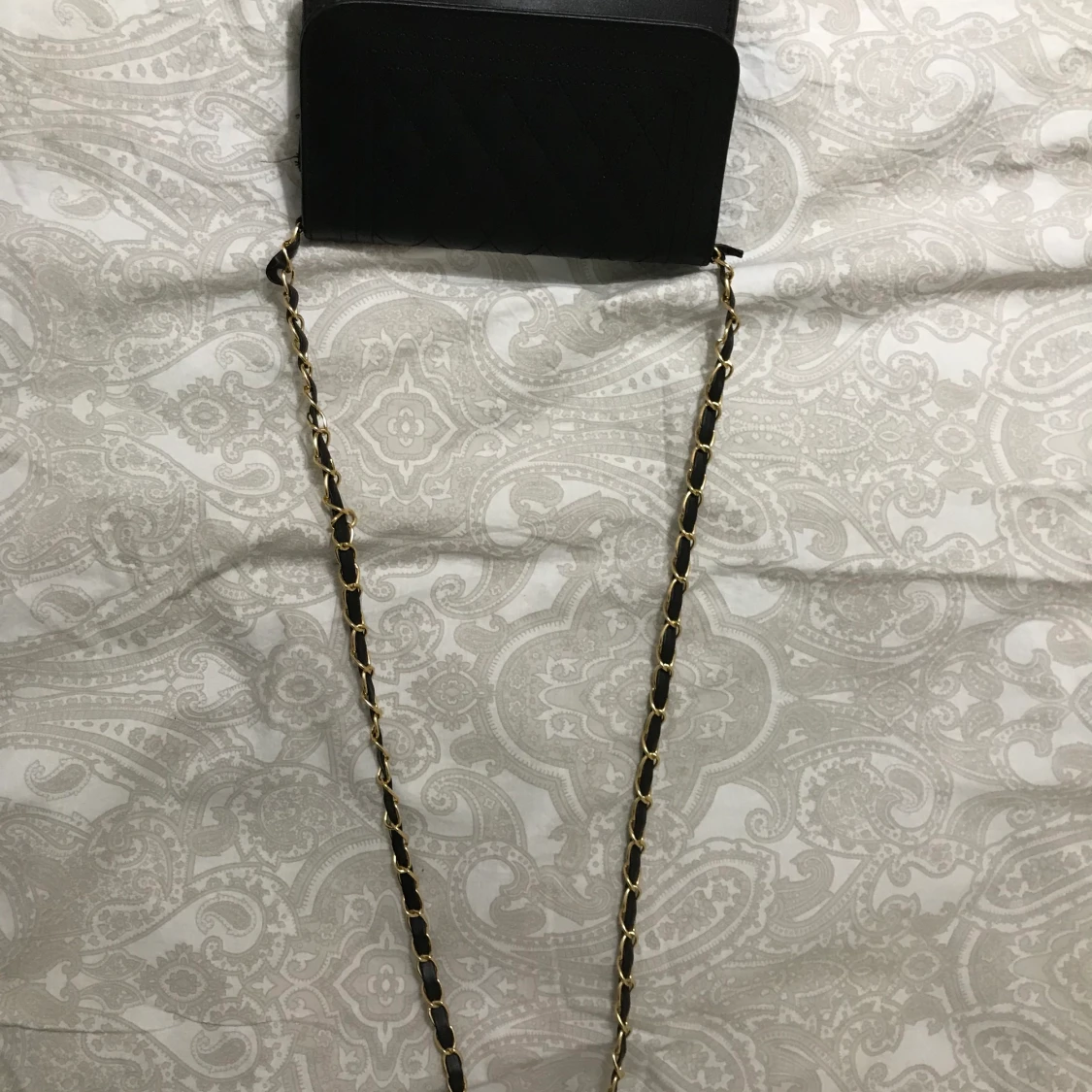 Väska i skinnimitation 