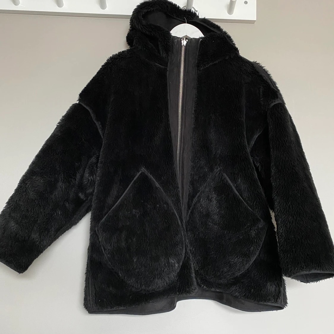 Fluffig jacka från weekday