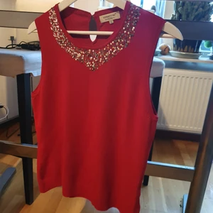 Väst - NY väst från signature experience. Still new I'm inneed of money that is why lam selling it. Passar small till large. 