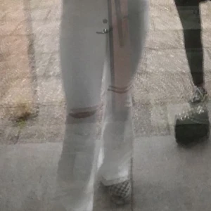 Utsvängda vita byxor  - Använda två gånger! 