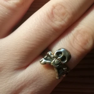 Ring med döskalle - Justerbar ring med döskalle☠️ frakt ingår😇