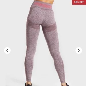 Gymshark flex set  - Helt slutsålt set från gymshark 🦈 Topp och tights i storlek S. Hör av er vid frågor eller bilder!! 💕 Köpare står för frakten 60kr 📦 