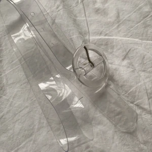 Genomskinligt bälte⭐️ - Ett genomskinligt bälte som jag köpte när jag var inne på en hömsida med en hög budget haha. Har aldrig använt!❤️