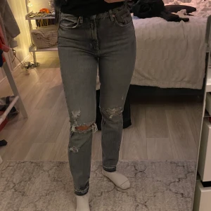 Slita grå jeans - Vintage slim high waisted jeans från hm🤍