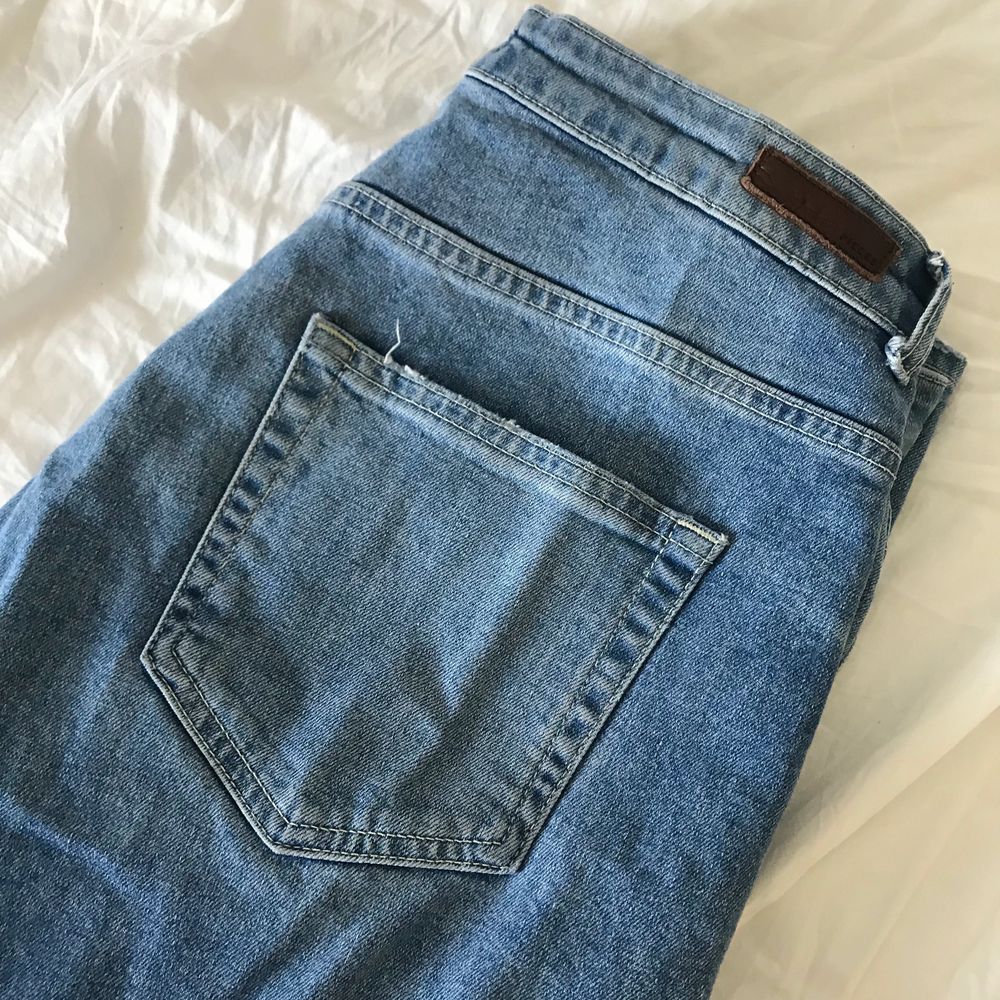 jeans från Pieces XL  Plick Second Hand