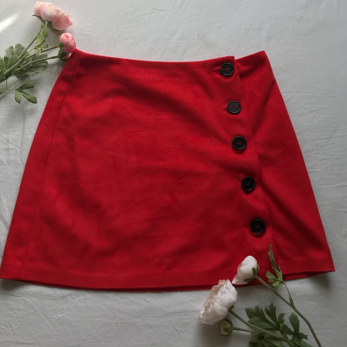 Röd högmidjad kjol 