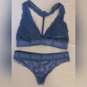 Pink underwear set - Superfint set från Victorias Secret Pink. Underdelen i velvet material. Aldrig använd. Storlek Xs på trosorna och S på braletten. Originalpris: ca 320kr på braletten och 200kr på trosorna. Pris kan diskuteras :)